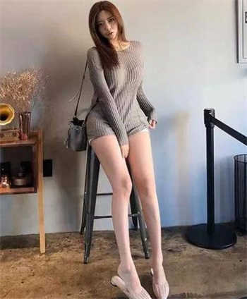 一边亲着一面膜胸