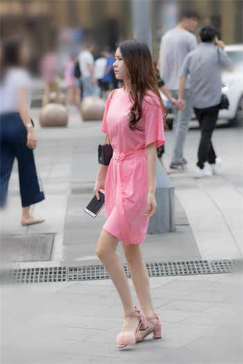 未婚妻的浓情婚纱照
