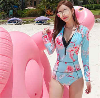 父亲在旁边母亲不敢叫