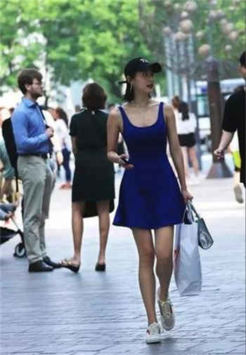 新来的丫鬟被主人打作文