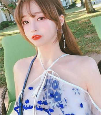 女外卖员送餐好尴尬
