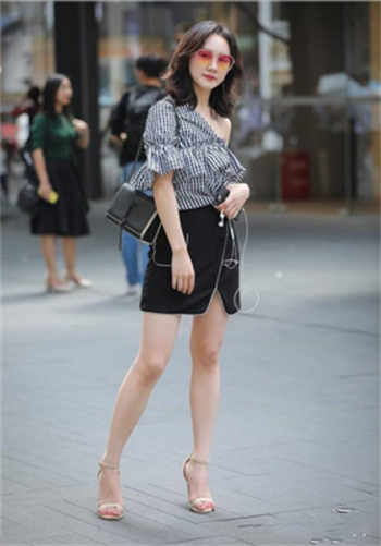 类似反派他过分美丽的文