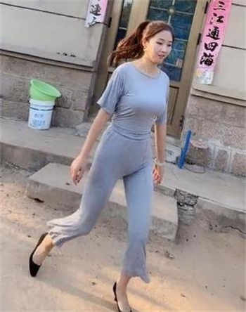 总裁趴在妻子身上喝奶