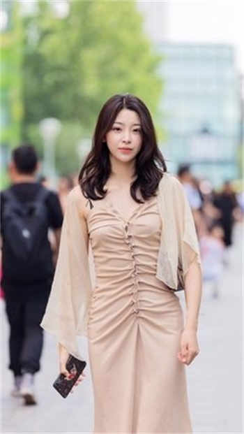 便利店的女顾客中文