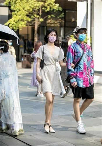 富人区上班的妻子