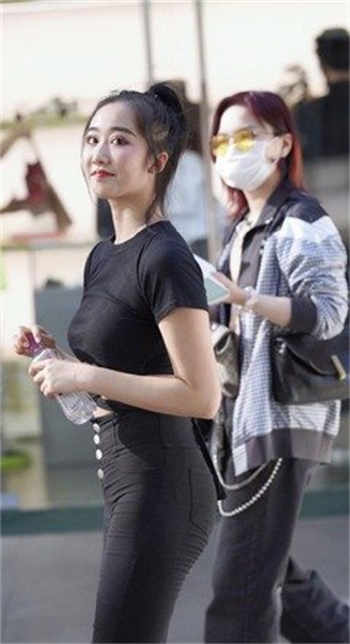 七彩公寓六人行不 在线
