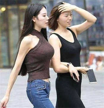 站小巷子的女的是鸡吗