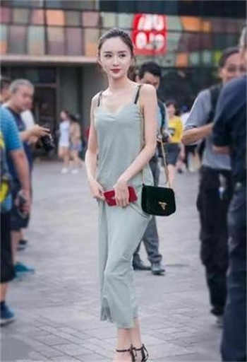 抖音女的戴眼镜的小两口